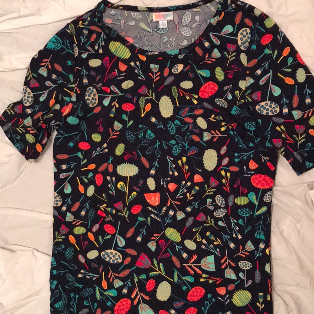 Lularoe Gigi shirt